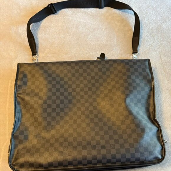 LOUIS VUITTON Garment Bag (3 hanger, pre owned, like new!) - Picture 4 of 15